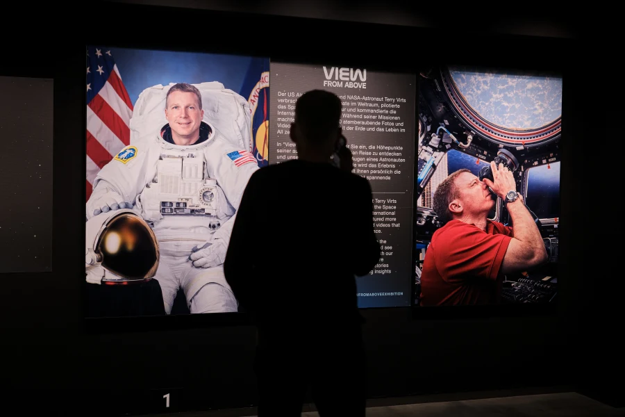 <strong>Blick über die Erde hinaus</strong>
